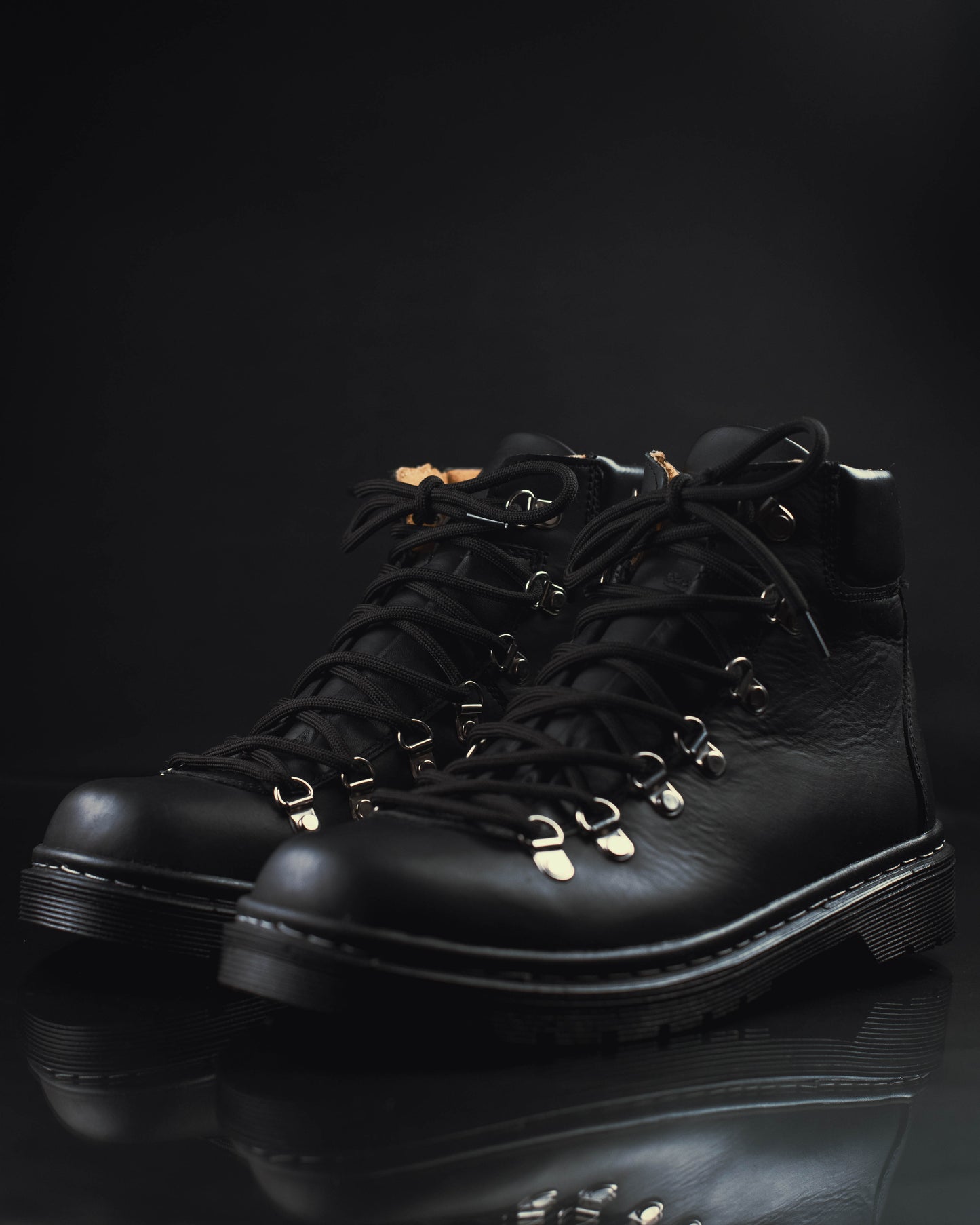Hiker Cuero Negro Mate