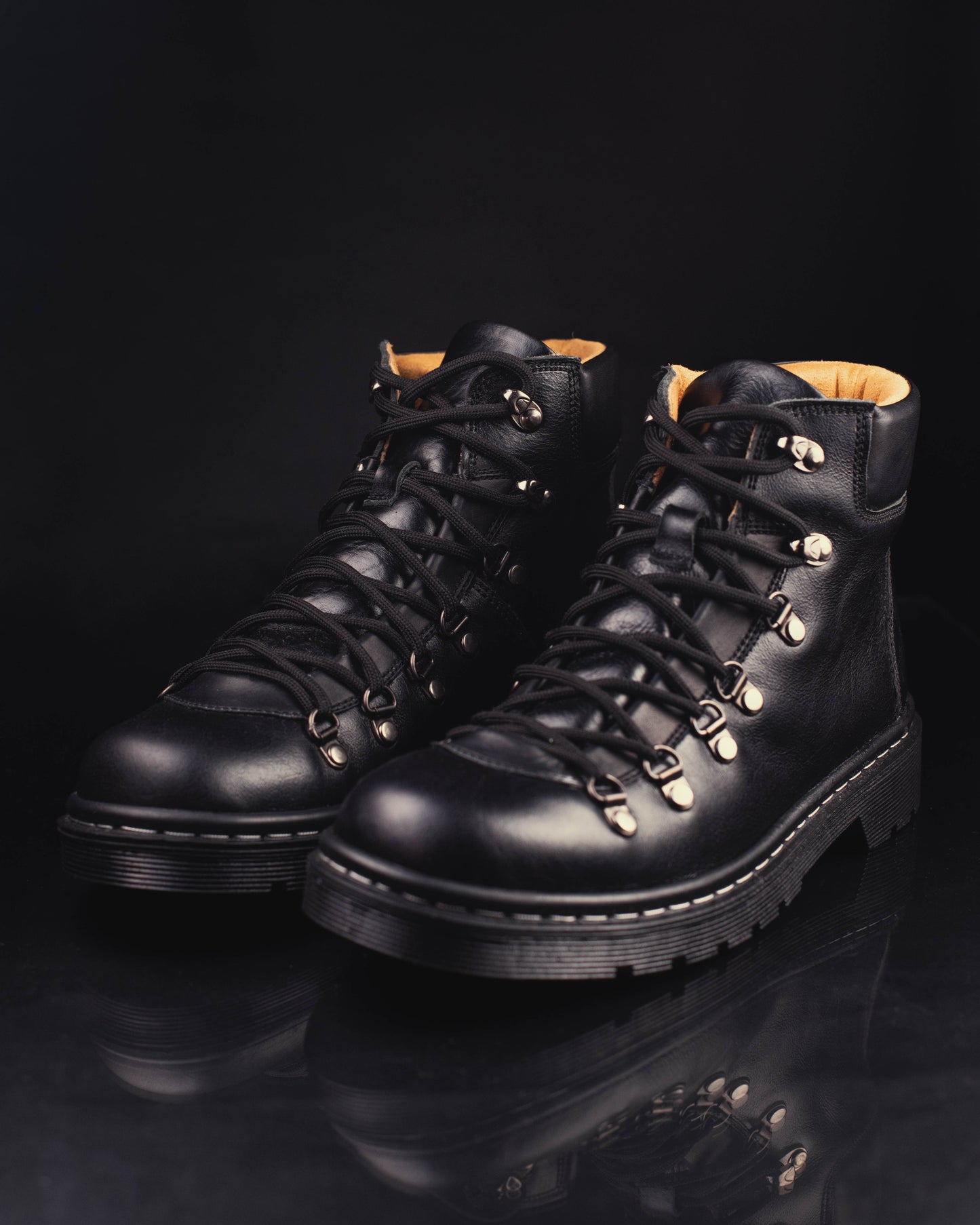 Hiker Negro Brillante