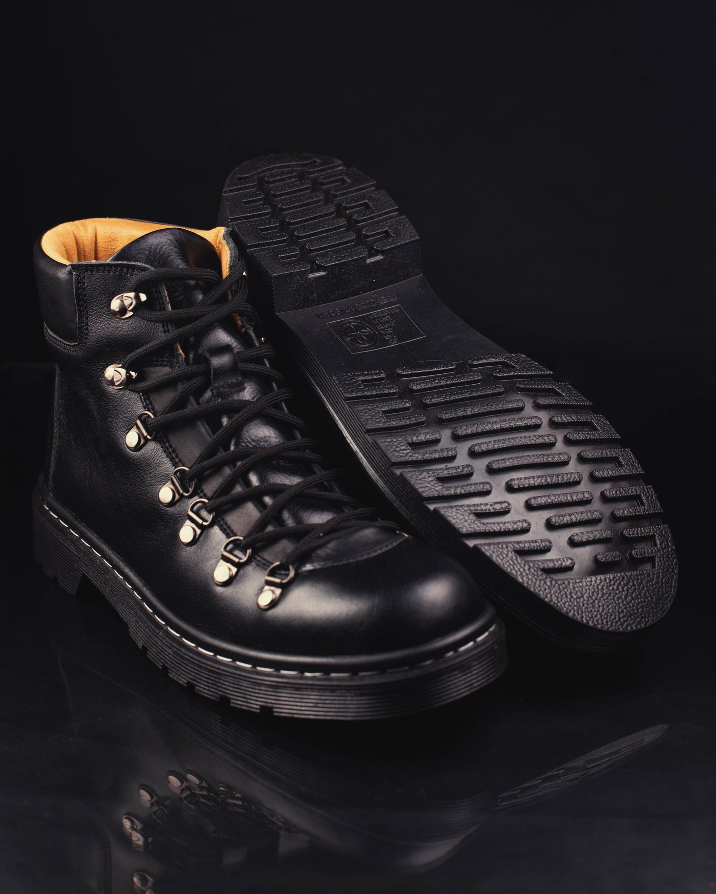 Hiker Negro Brillante