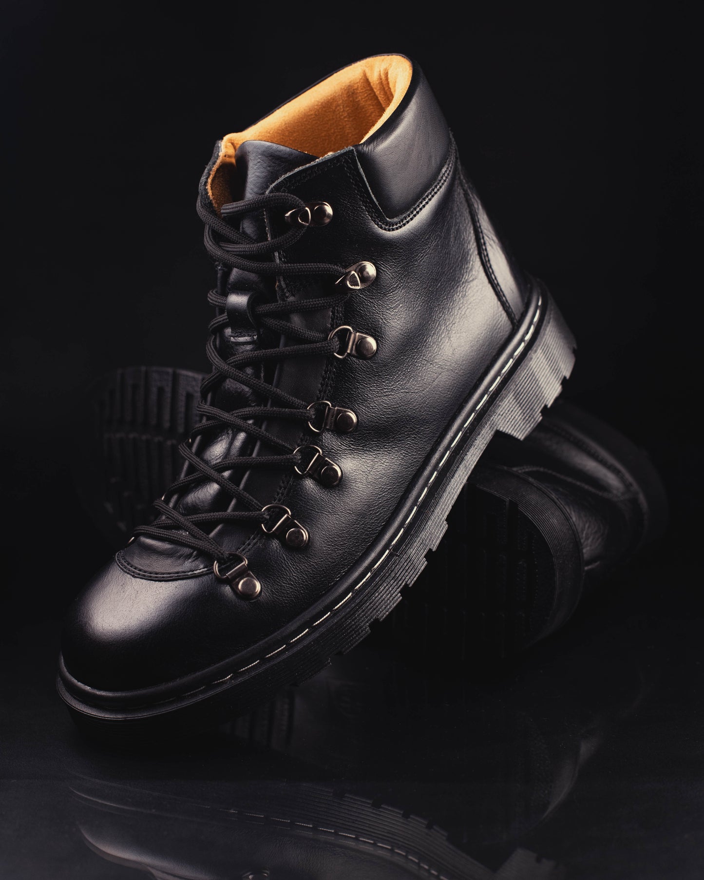 Hiker Negro Brillante
