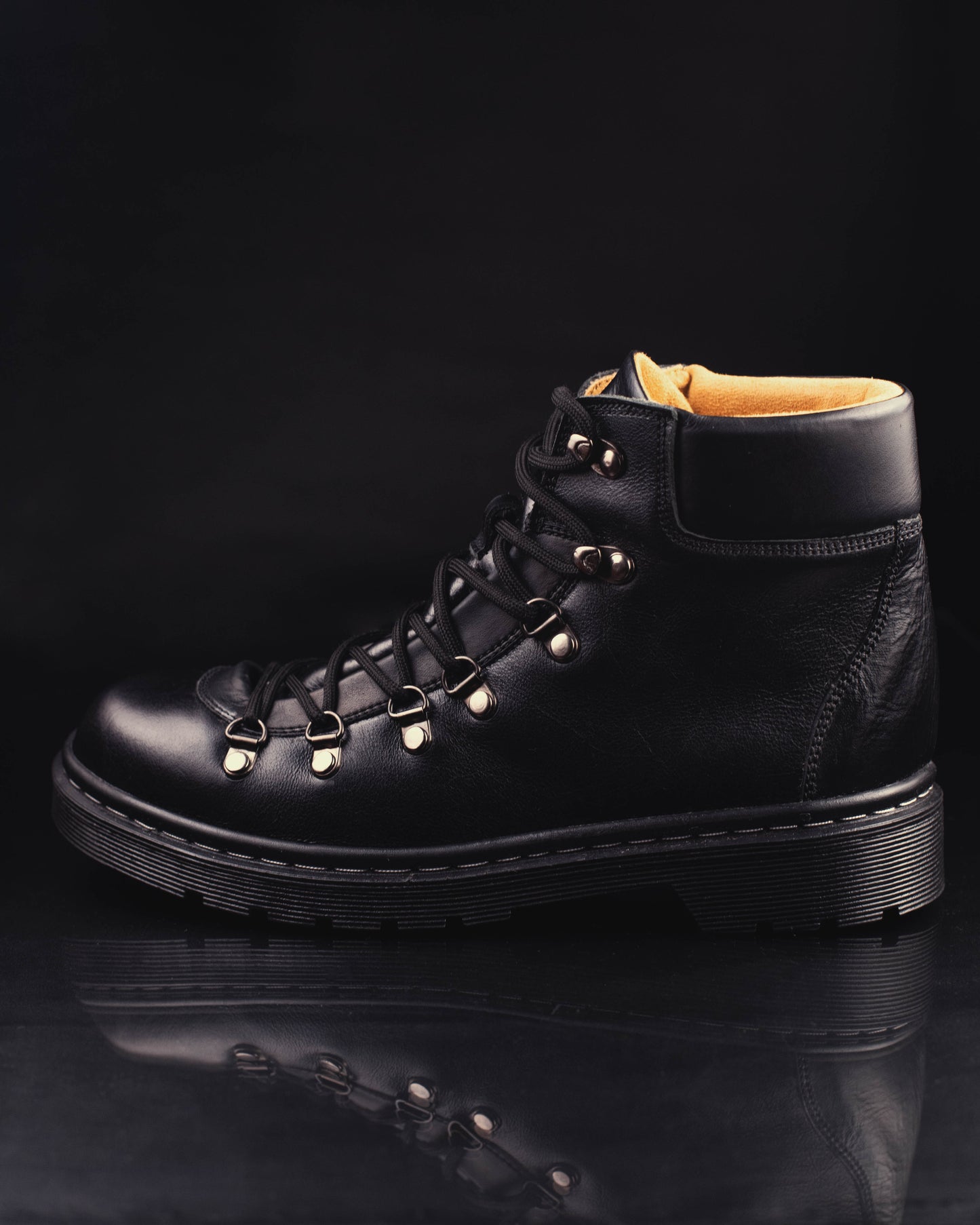 Hiker Negro Brillante