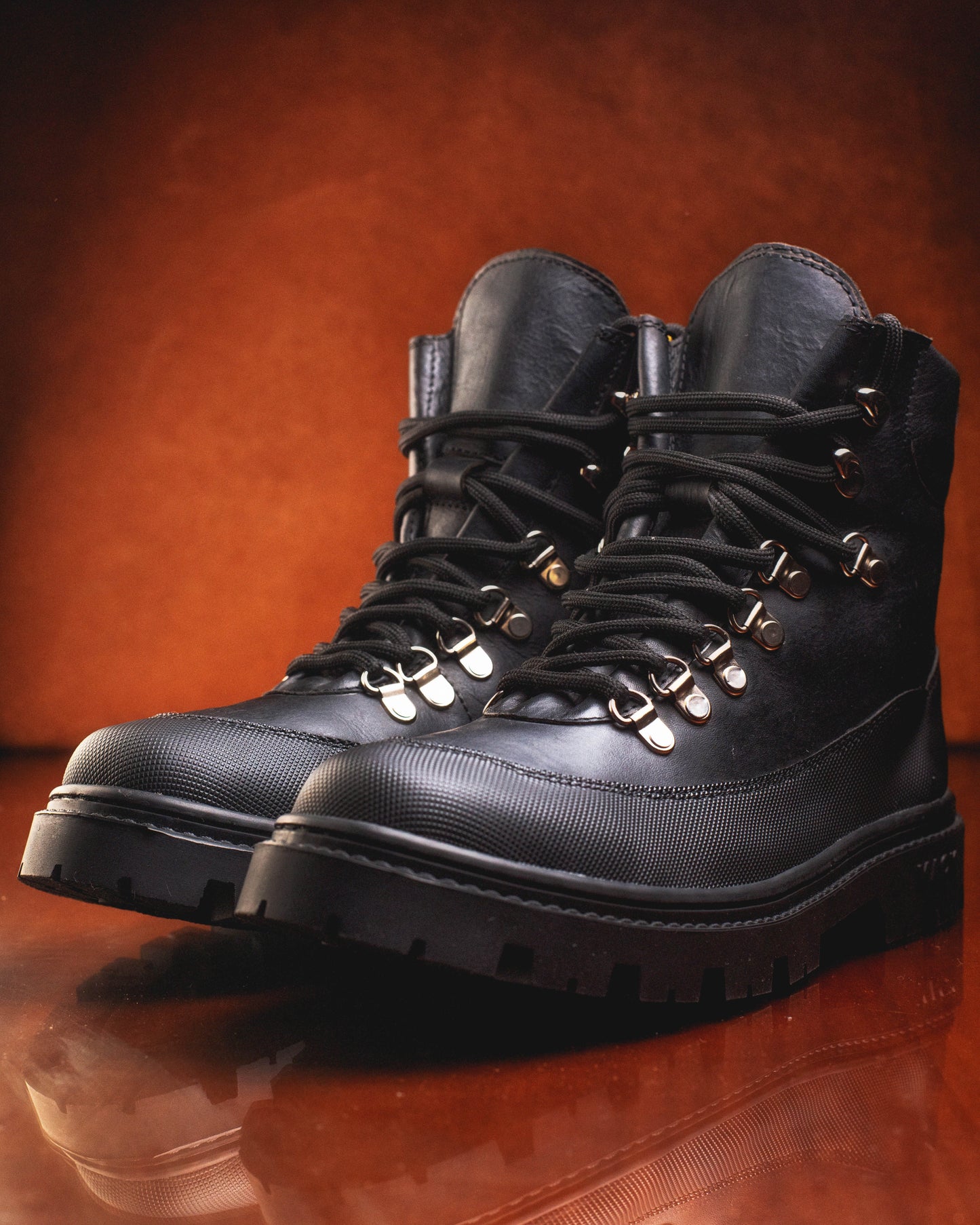 Mountain Hiker Negro Mate