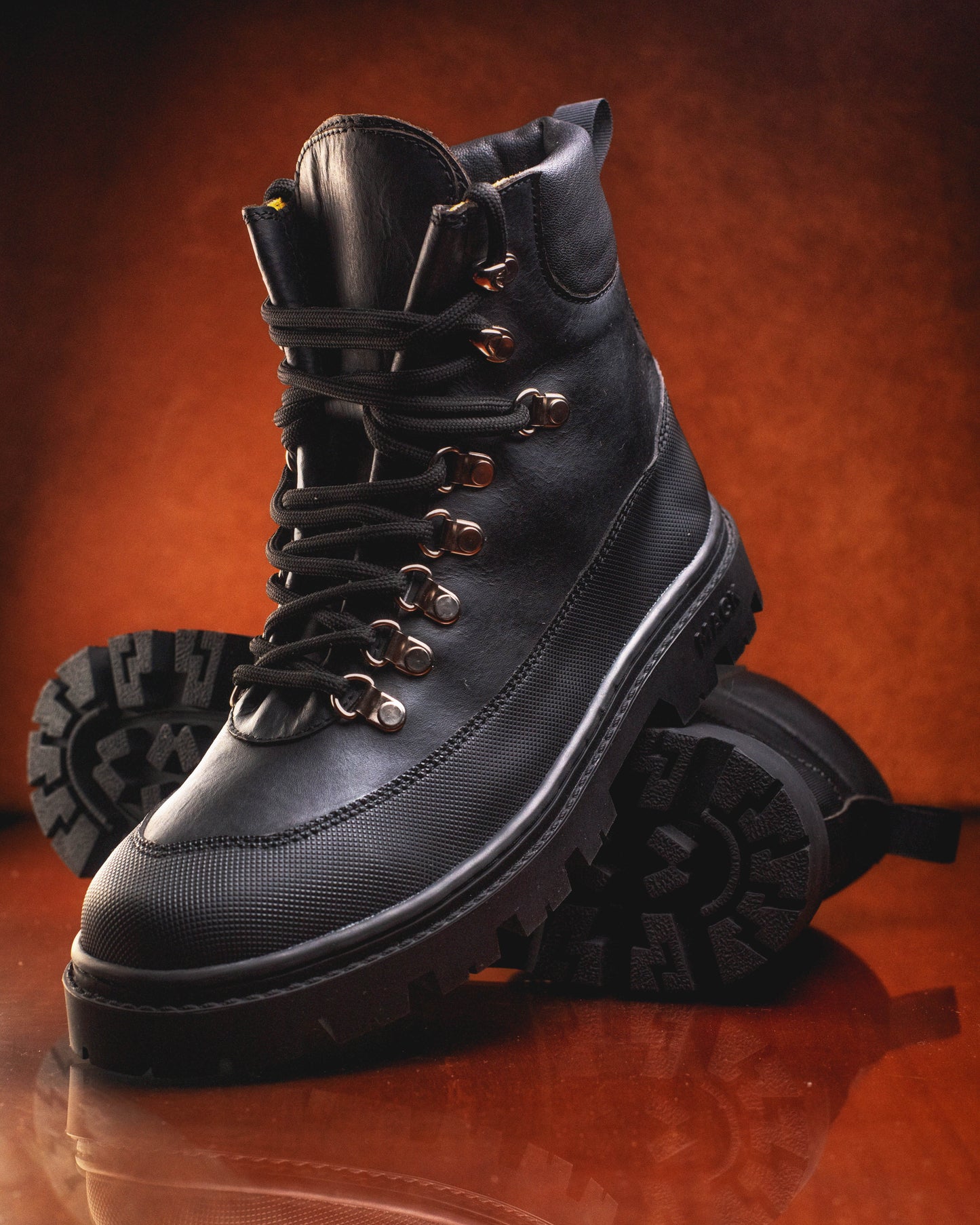 Mountain Hiker Negro Mate