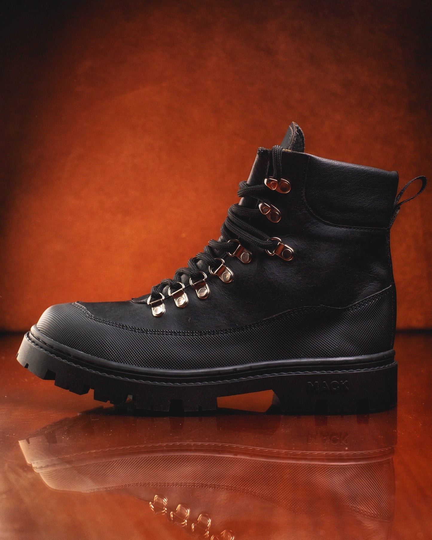 Mountain Hiker Negro Mate