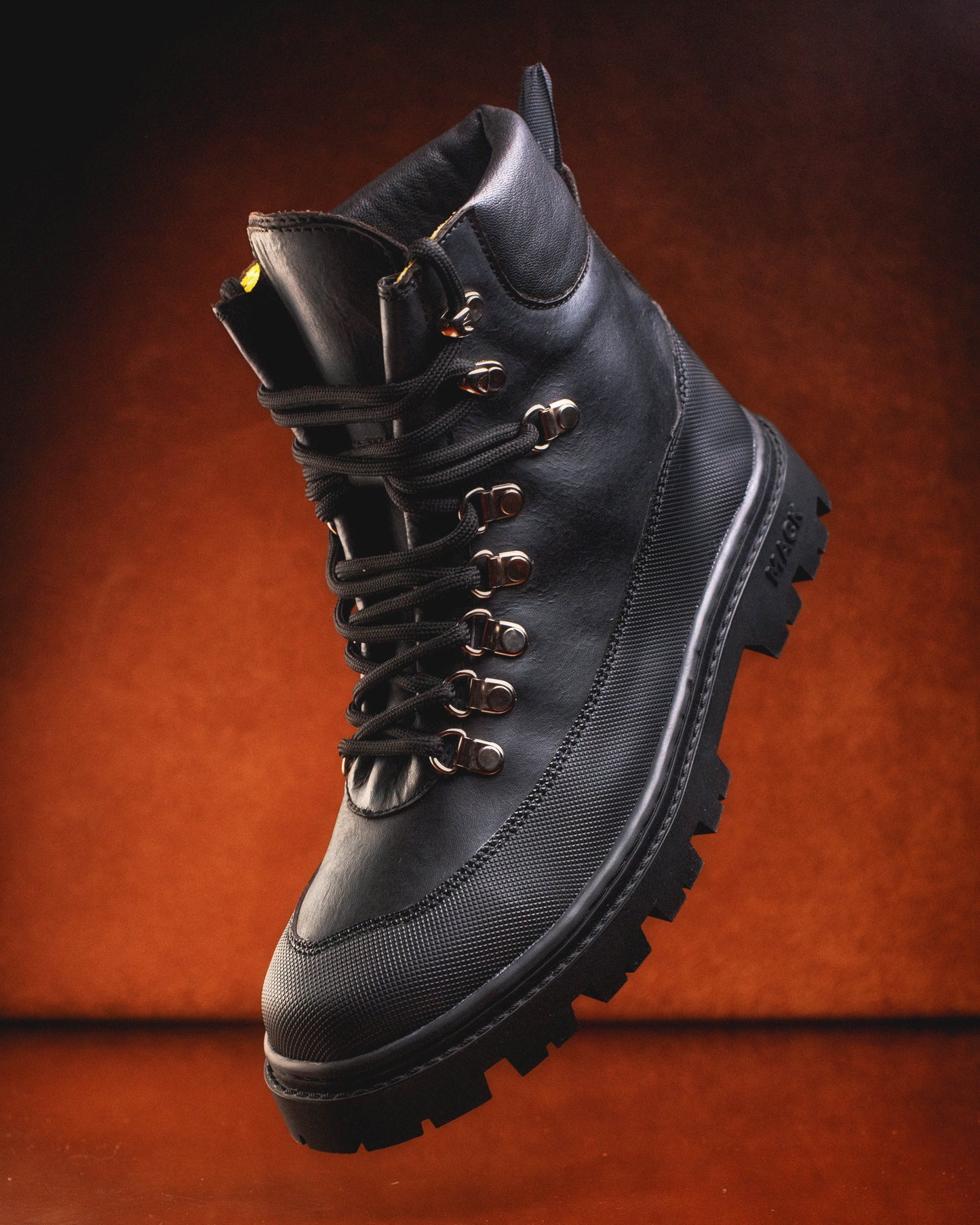 Mountain Hiker Negro Mate
