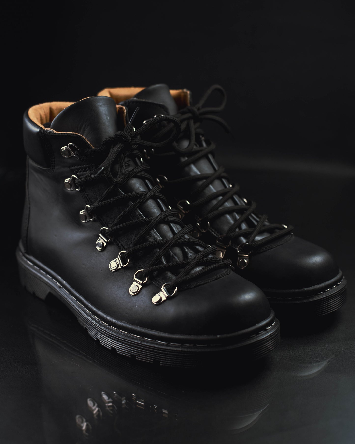 Hiker Cuero Negro Mate