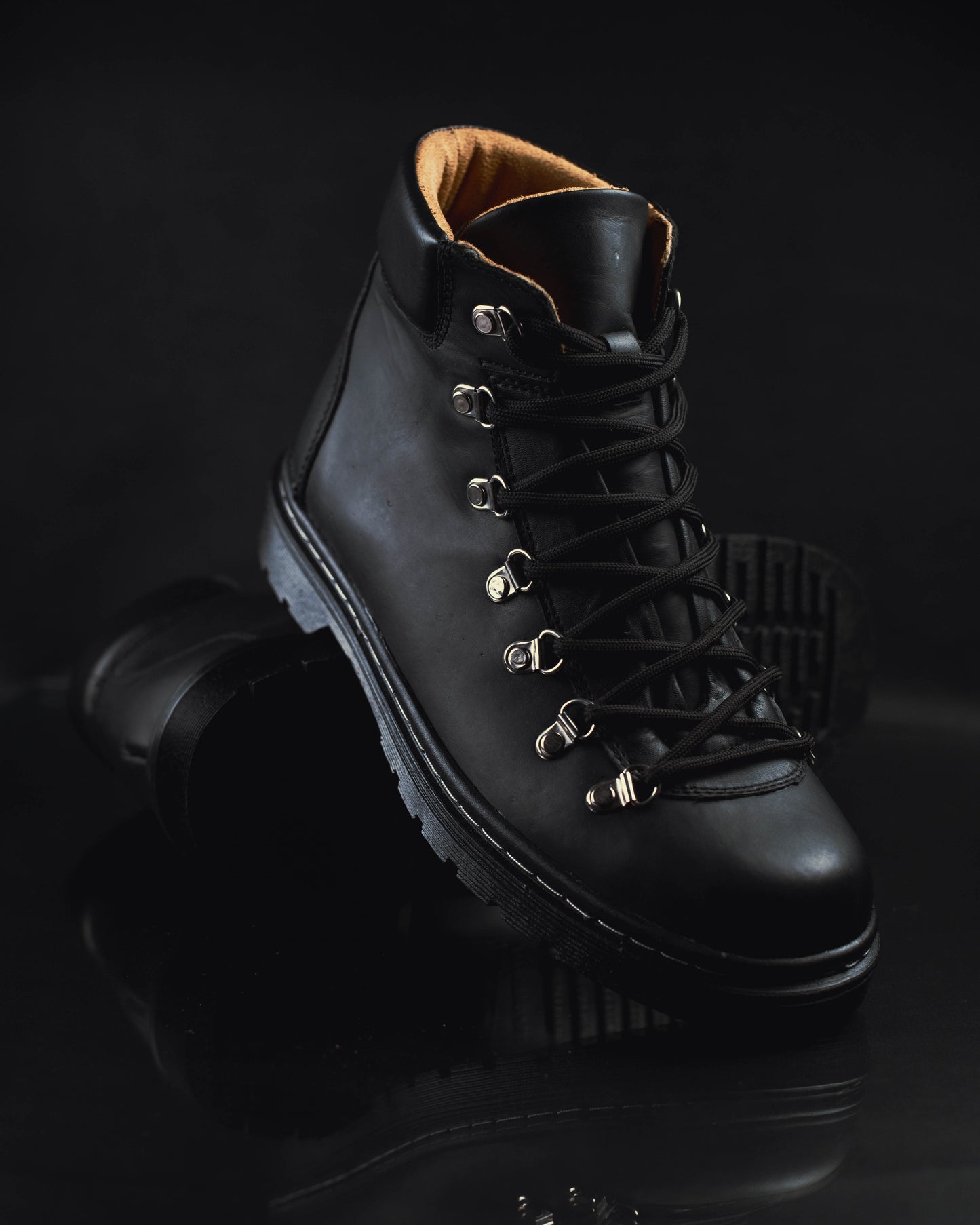 Hiker Cuero Negro Mate