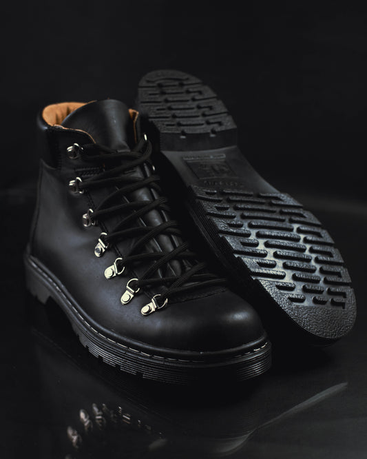 Hiker Cuero Negro Mate